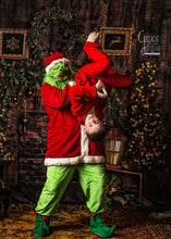 Load image into Gallery viewer, The man who stole Christmas Grotto Experience shoots 11h December only £279 (£50 deposit to book)only please add childrens names and ages to notes in cart
